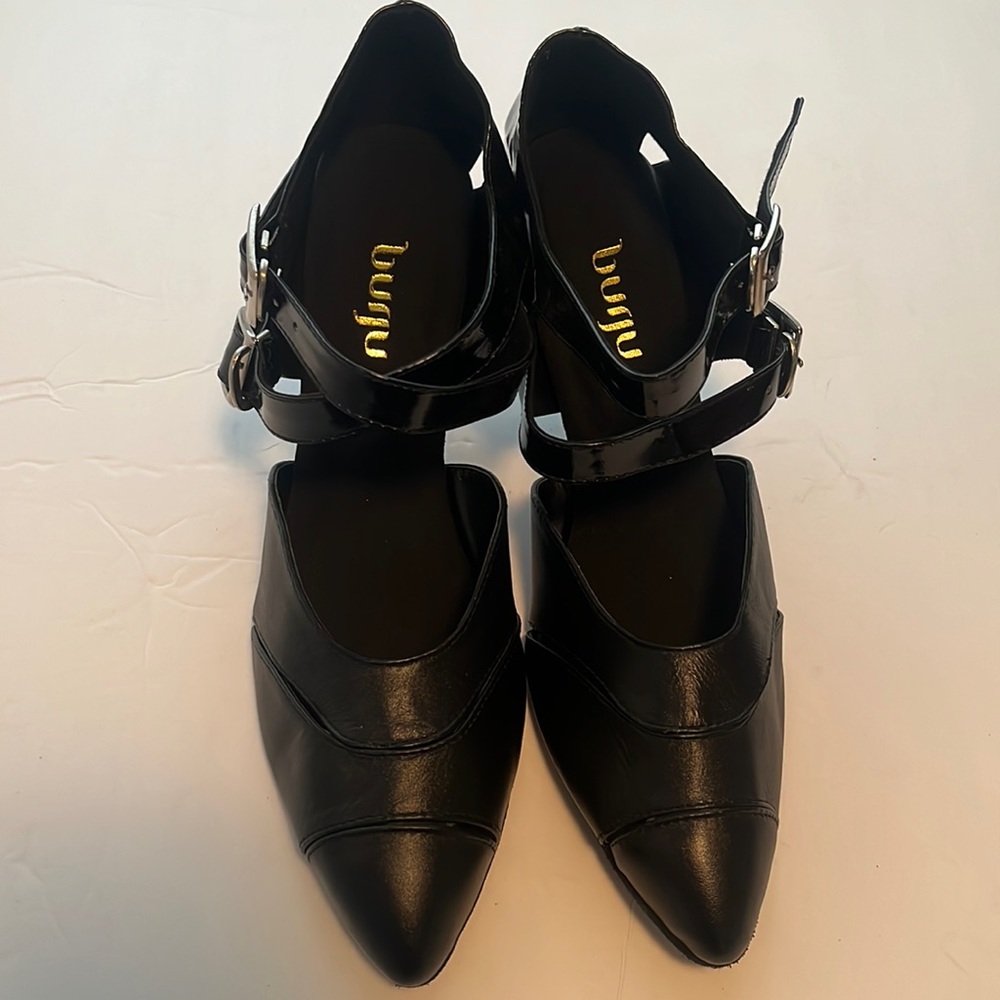 Black dance shoe